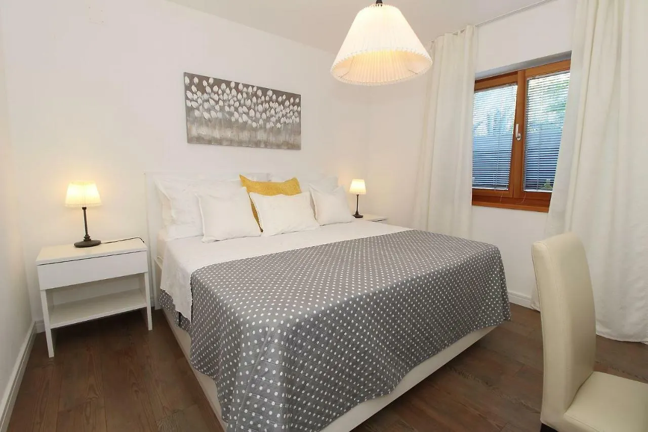 Vila Nainer Pag Town Apartment