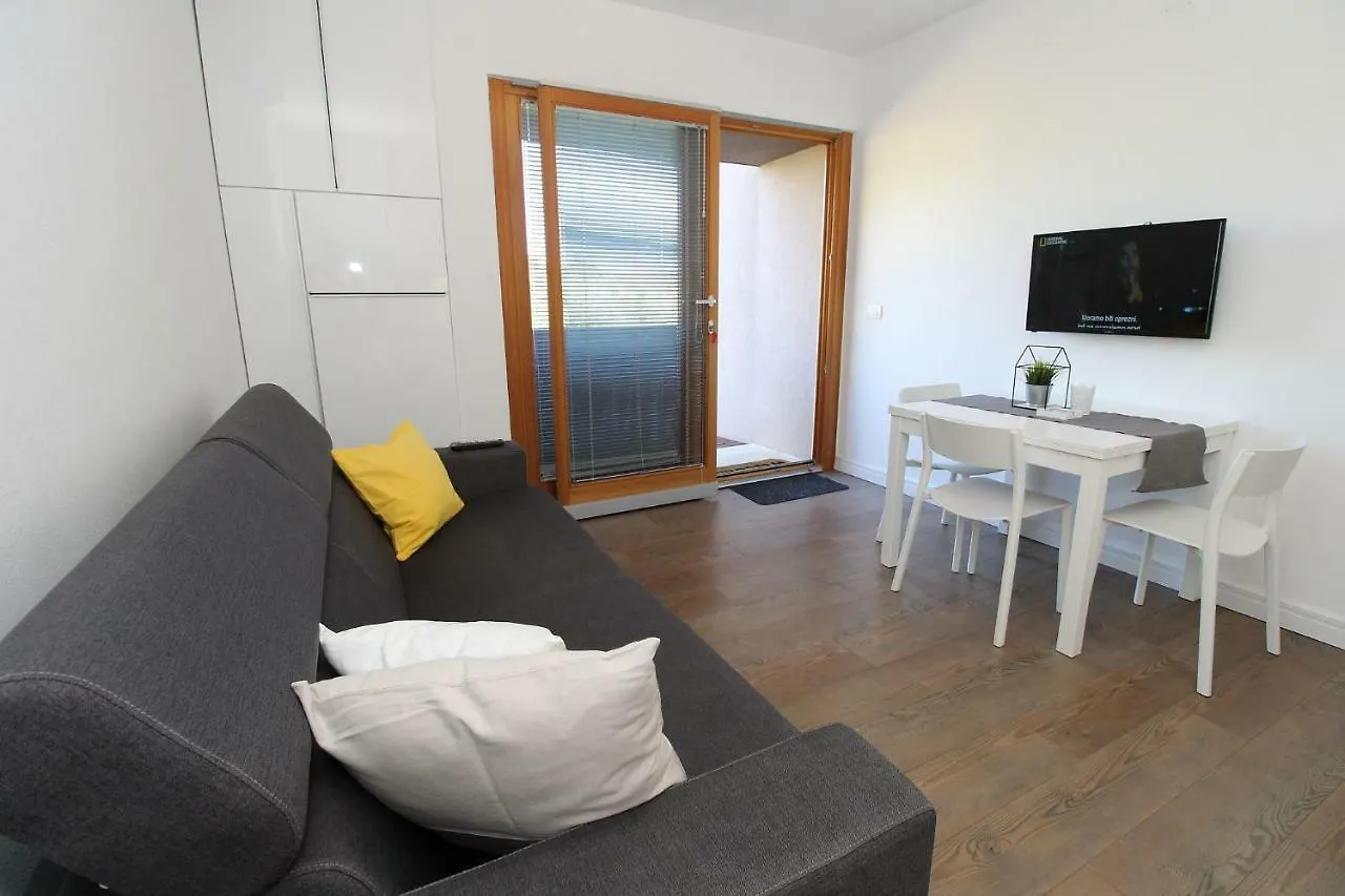 Vila Nainer Pag Town Apartment