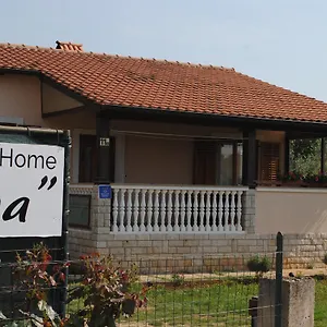 https://holiday-home-ana-pula.in-istria.net
